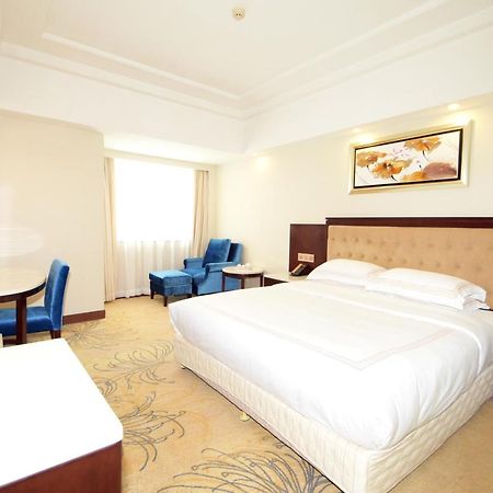 Overseas Chinese Friendship Hotel Гуанджоу Екстериор снимка